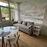 롯지 Kameralny Przy Promenadzie - Domki, Apartamenty, *