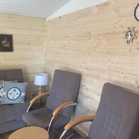 Kameralny Przy Promenadzie - Domki, Apartamenty, * 차르지코비